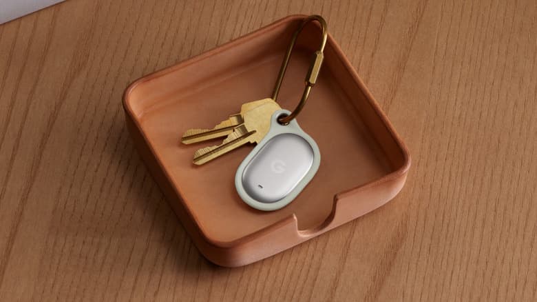Google Pixel Tag tracker on a keyring in a leather tray