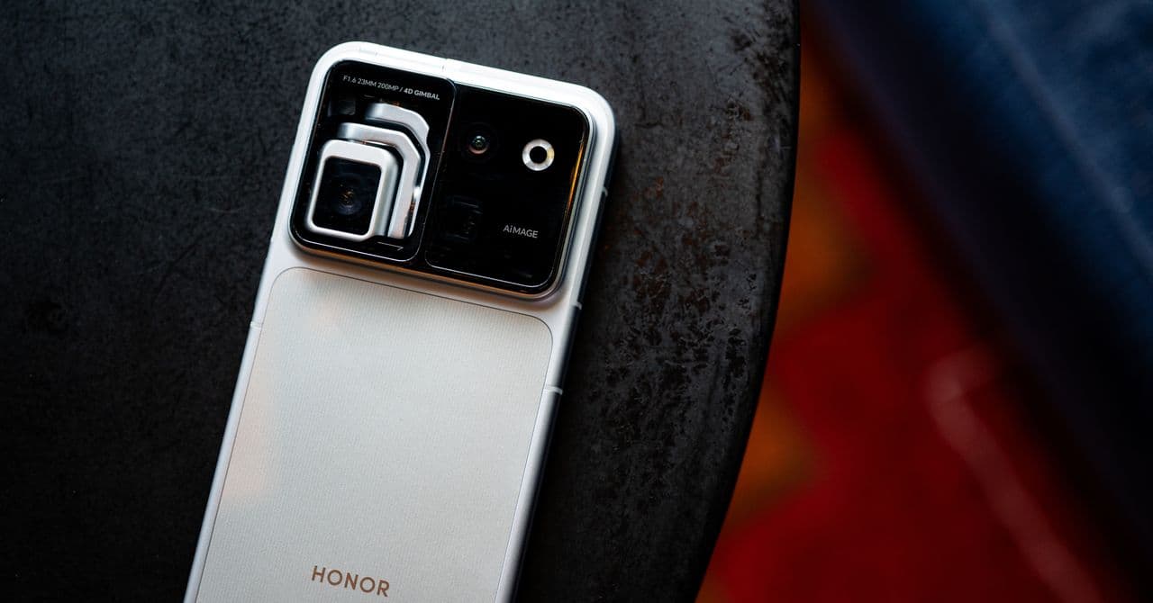 Honor Robot Phone rear camera island with the 200MP 4D gimbal docked in its housing